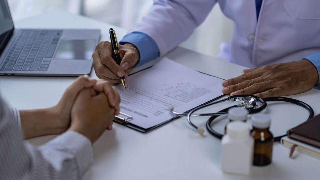 aile-hekimlerine-mujde:-6-ay-sarti-1-yila-cikiyor