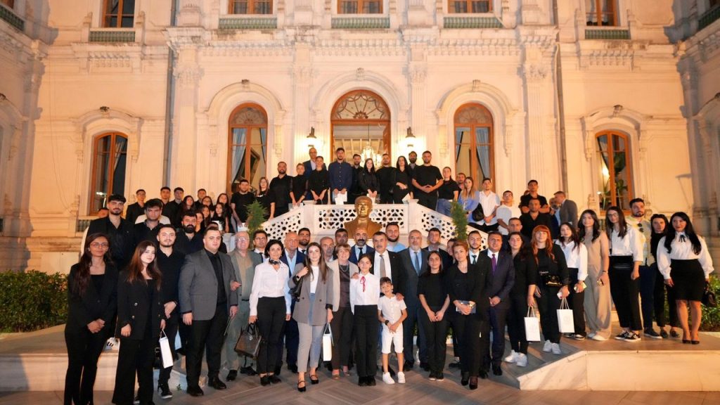 bakan-tekin,-muharrem-ayi-lokma-sofrasi-bulusmasinda