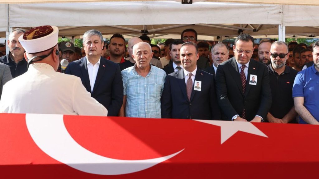 orman-yangininda-hayatini-kaybeden-10-kahraman-son-yolculuklarina-ugurlandi
