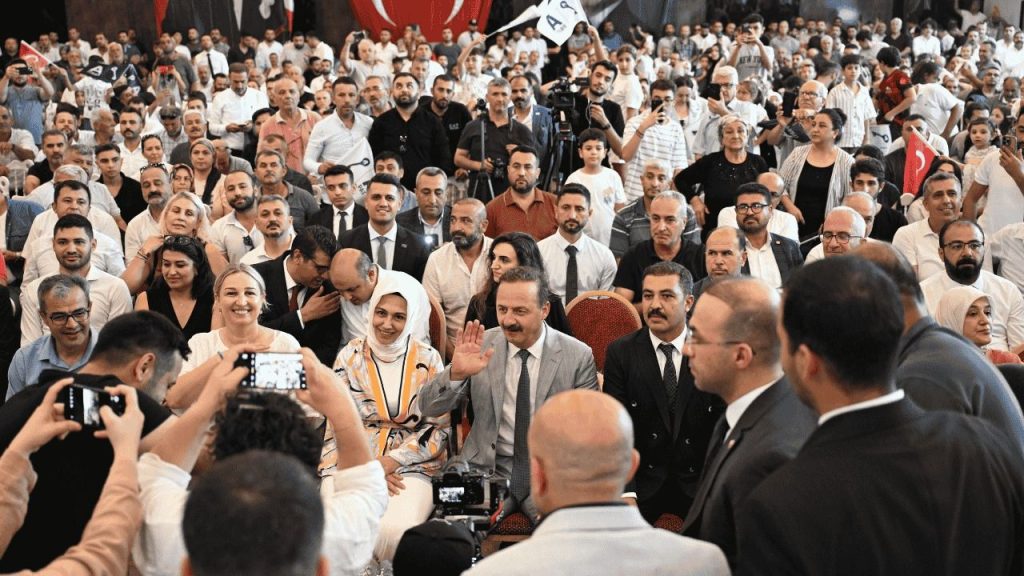anahtar-parti:-siyaset-etigini-yok-sayan,-seviyesiz-uslupla-yapilan-tepkilere-asla-ayni-dille-karsilik-vermeyecegiz