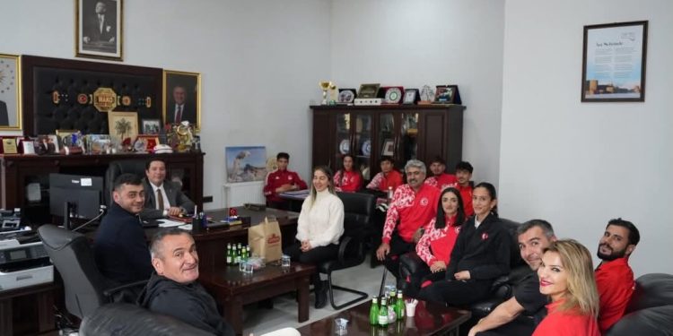 Milli Takım Atletlerinden Kars’ta Anlamlı Ziyaret