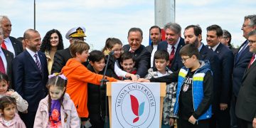 Yalova’nın Her Yerinden Görülen Dev Türk Bayrağı