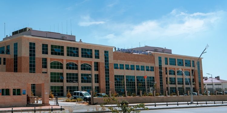 Uşak’ta Polise Pompalı Tüfekli Saldırı: 1’i Ağır 2 Polis Yaralandı